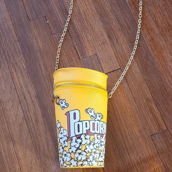 SHEIN Handbags - Popcorn purse